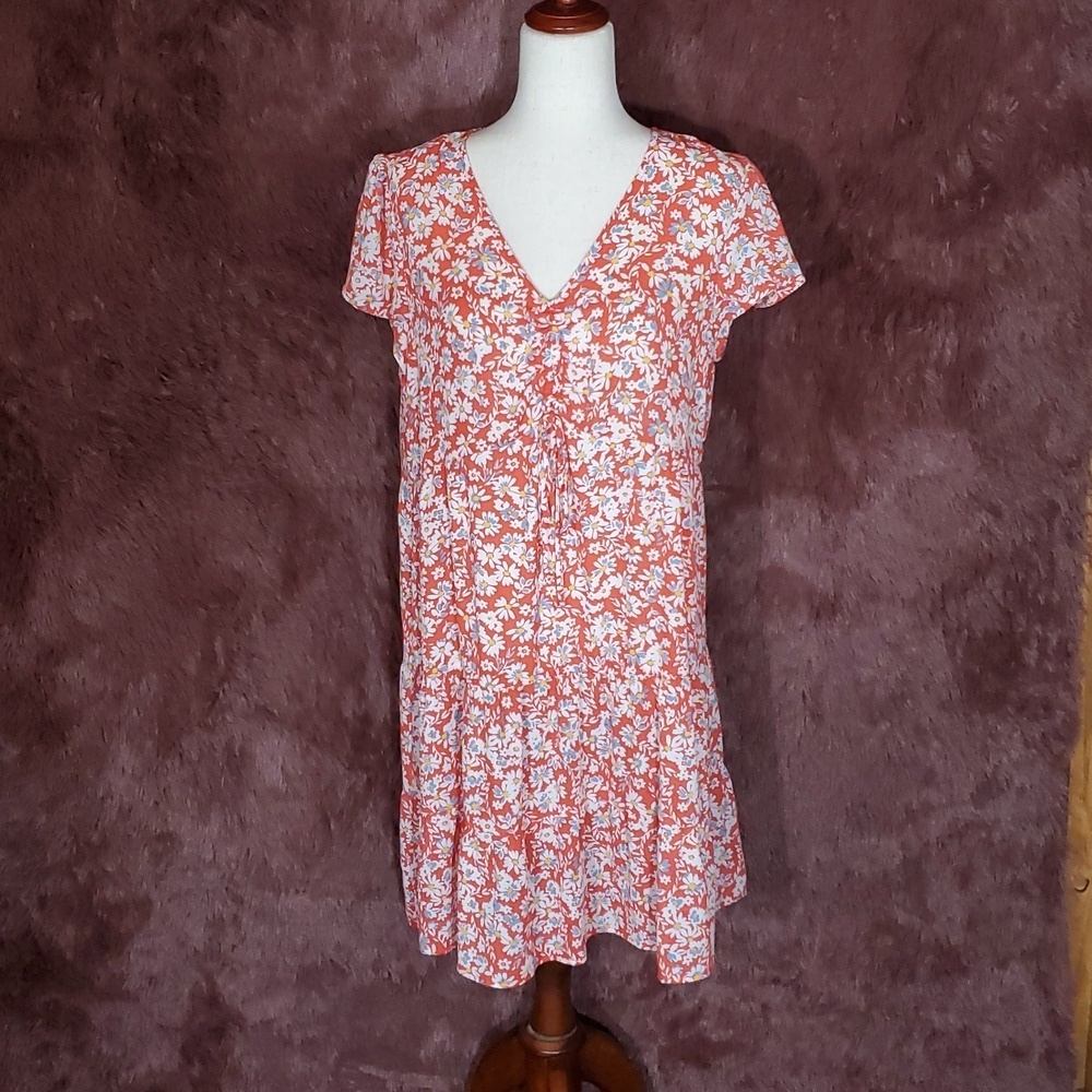 Emma & Michele Coral and White Floral V-Neck Short Sleeve Dress